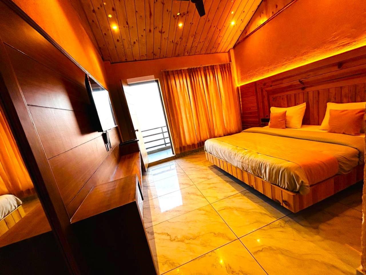 Living On The Edge A Luxury Stay Масурі Екстер'єр фото