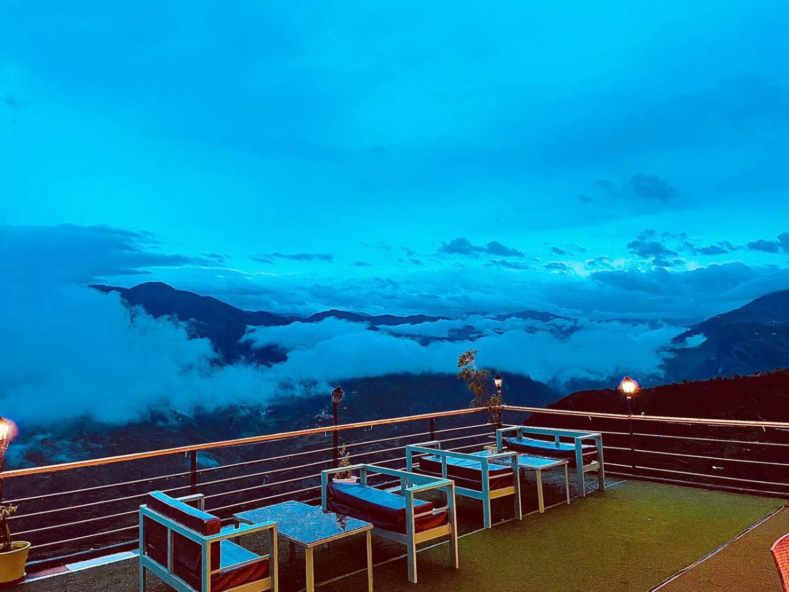 Living On The Edge A Luxury Stay Масурі Екстер'єр фото
