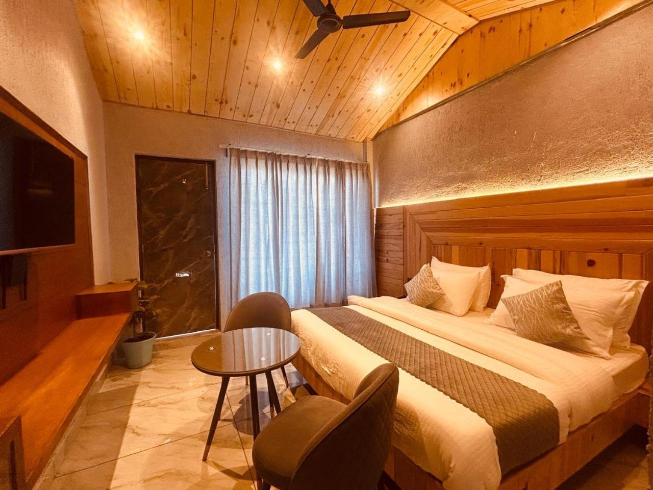 Living On The Edge A Luxury Stay Масурі Екстер'єр фото