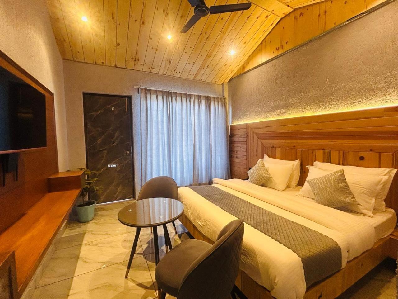 Living On The Edge A Luxury Stay Масурі Екстер'єр фото