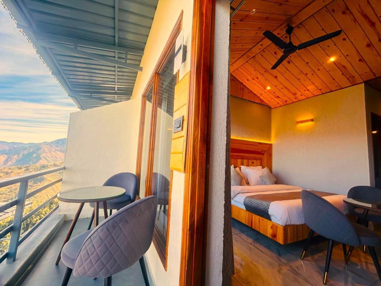 Living On The Edge A Luxury Stay Масурі Екстер'єр фото