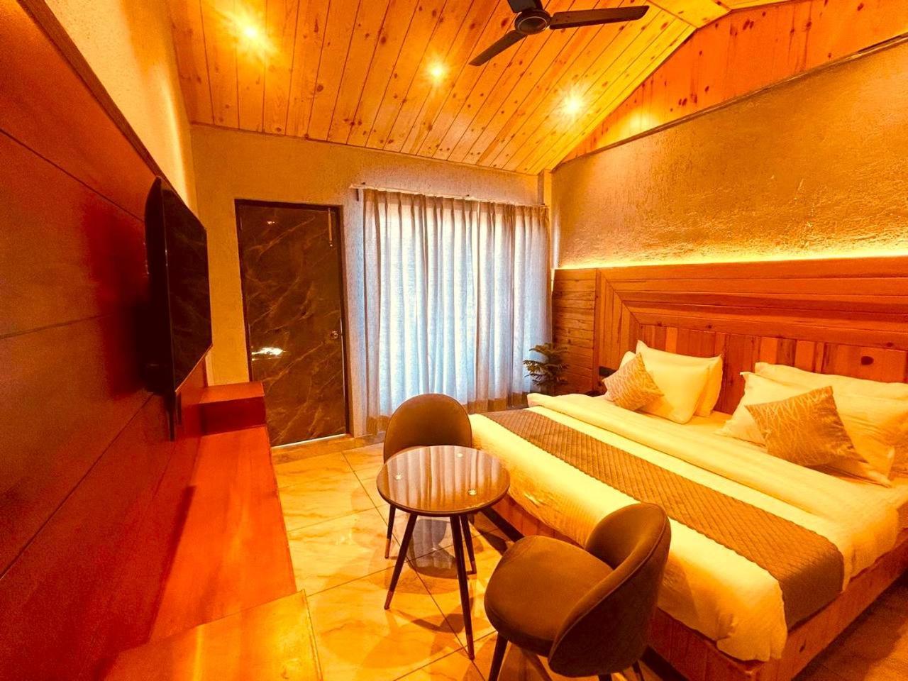 Living On The Edge A Luxury Stay Масурі Екстер'єр фото