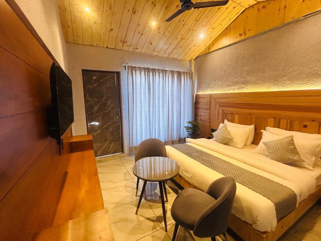 Living On The Edge A Luxury Stay Масурі Екстер'єр фото