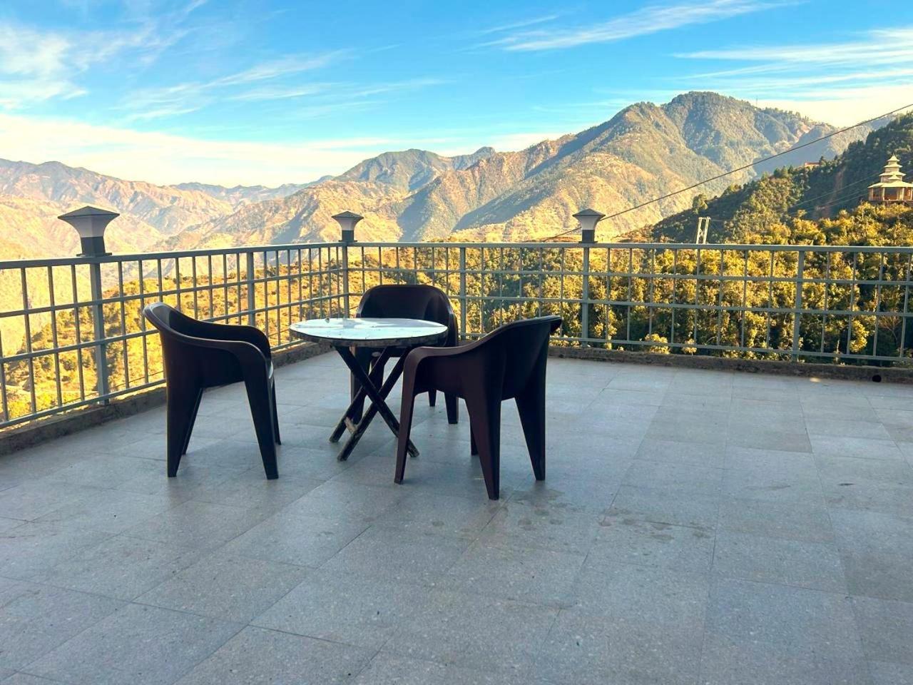 Living On The Edge A Luxury Stay Масурі Екстер'єр фото