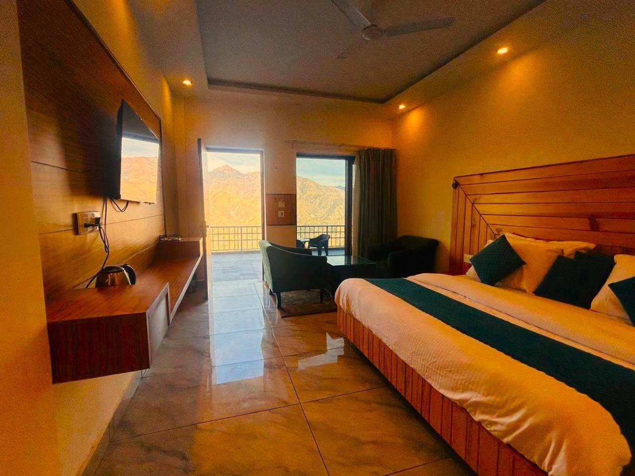 Living On The Edge A Luxury Stay Масурі Екстер'єр фото