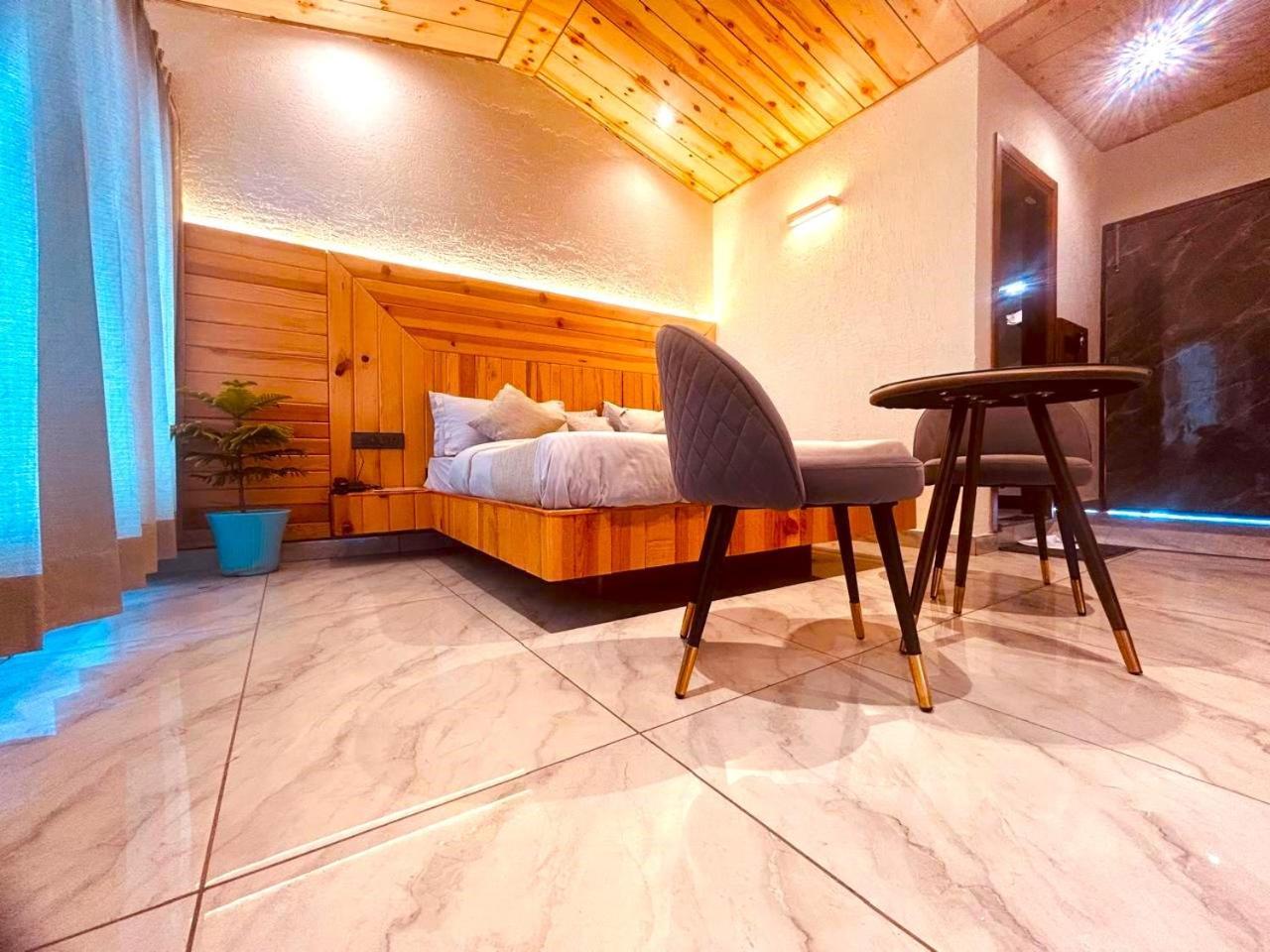 Living On The Edge A Luxury Stay Масурі Екстер'єр фото