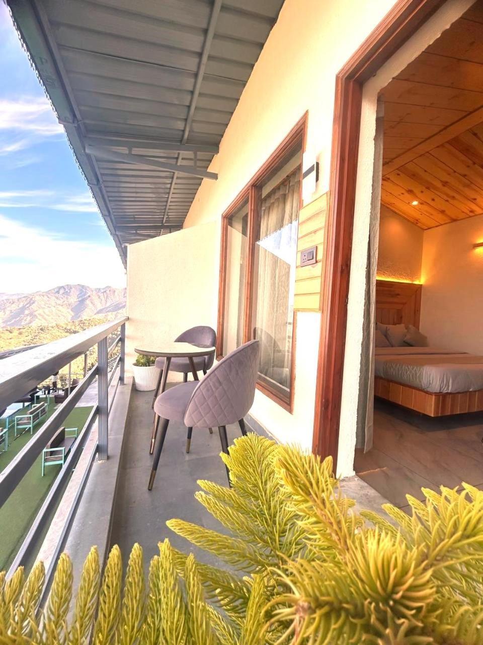 Living On The Edge A Luxury Stay Масурі Екстер'єр фото