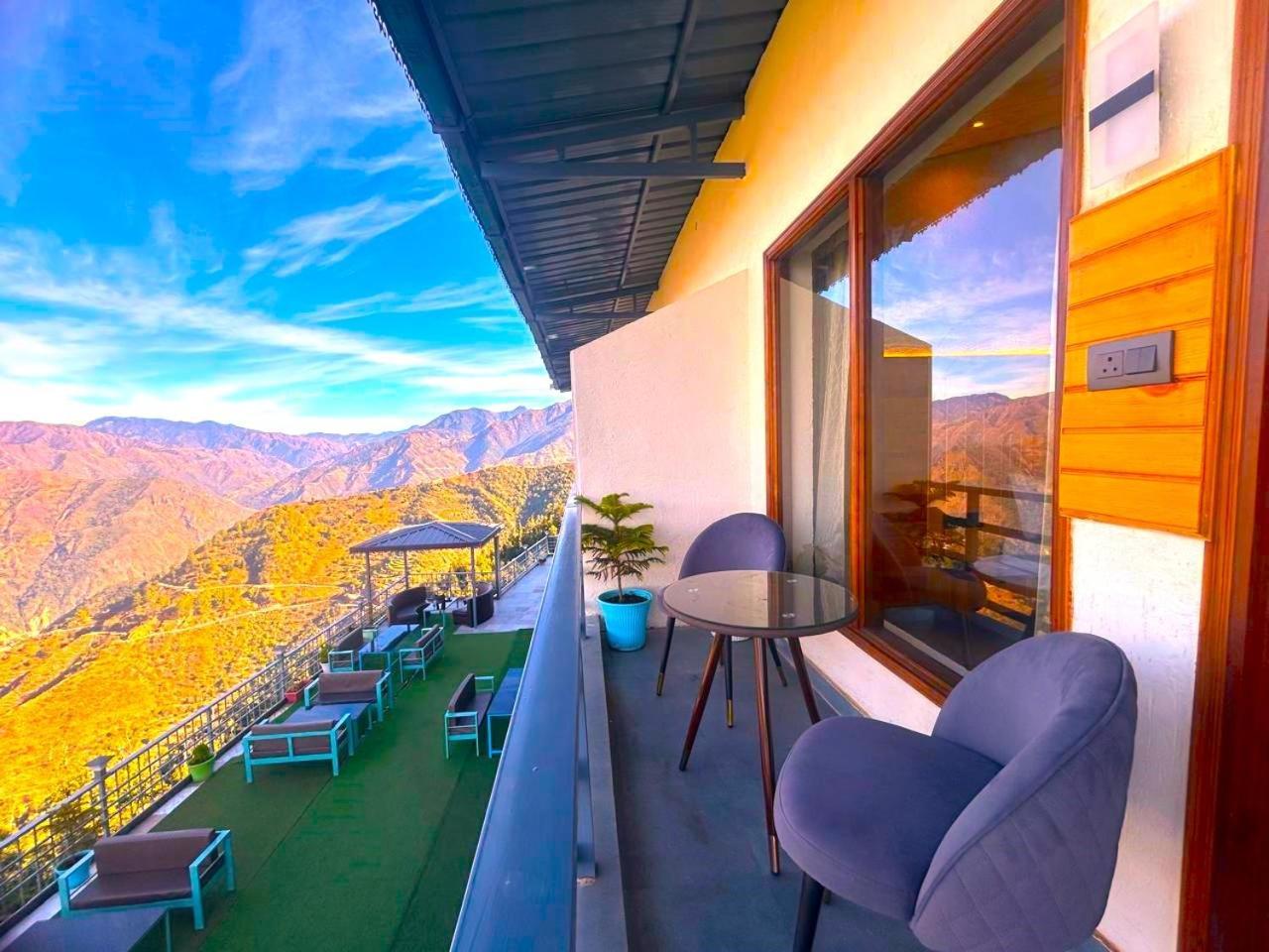 Living On The Edge A Luxury Stay Масурі Екстер'єр фото