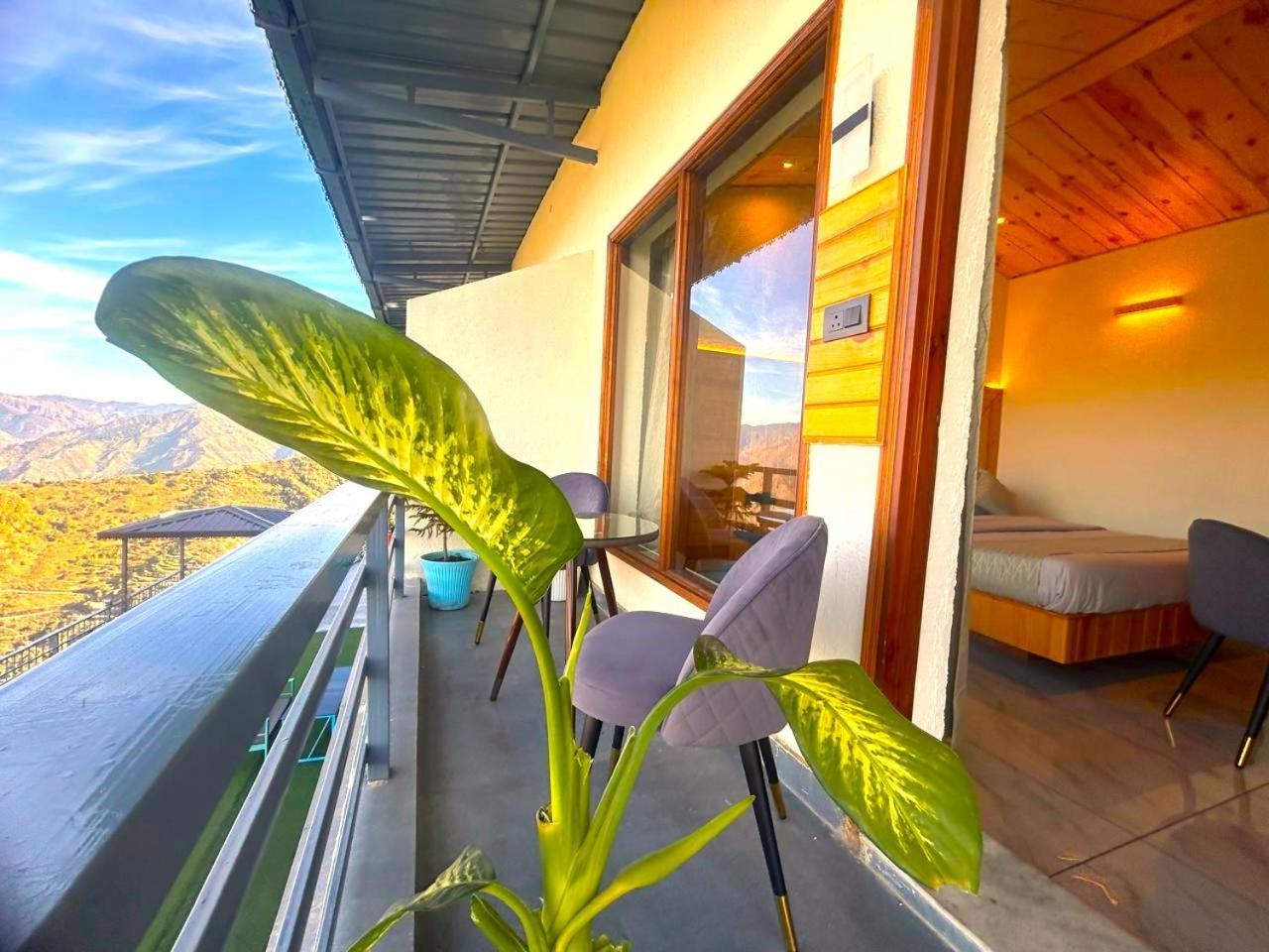 Living On The Edge A Luxury Stay Масурі Екстер'єр фото