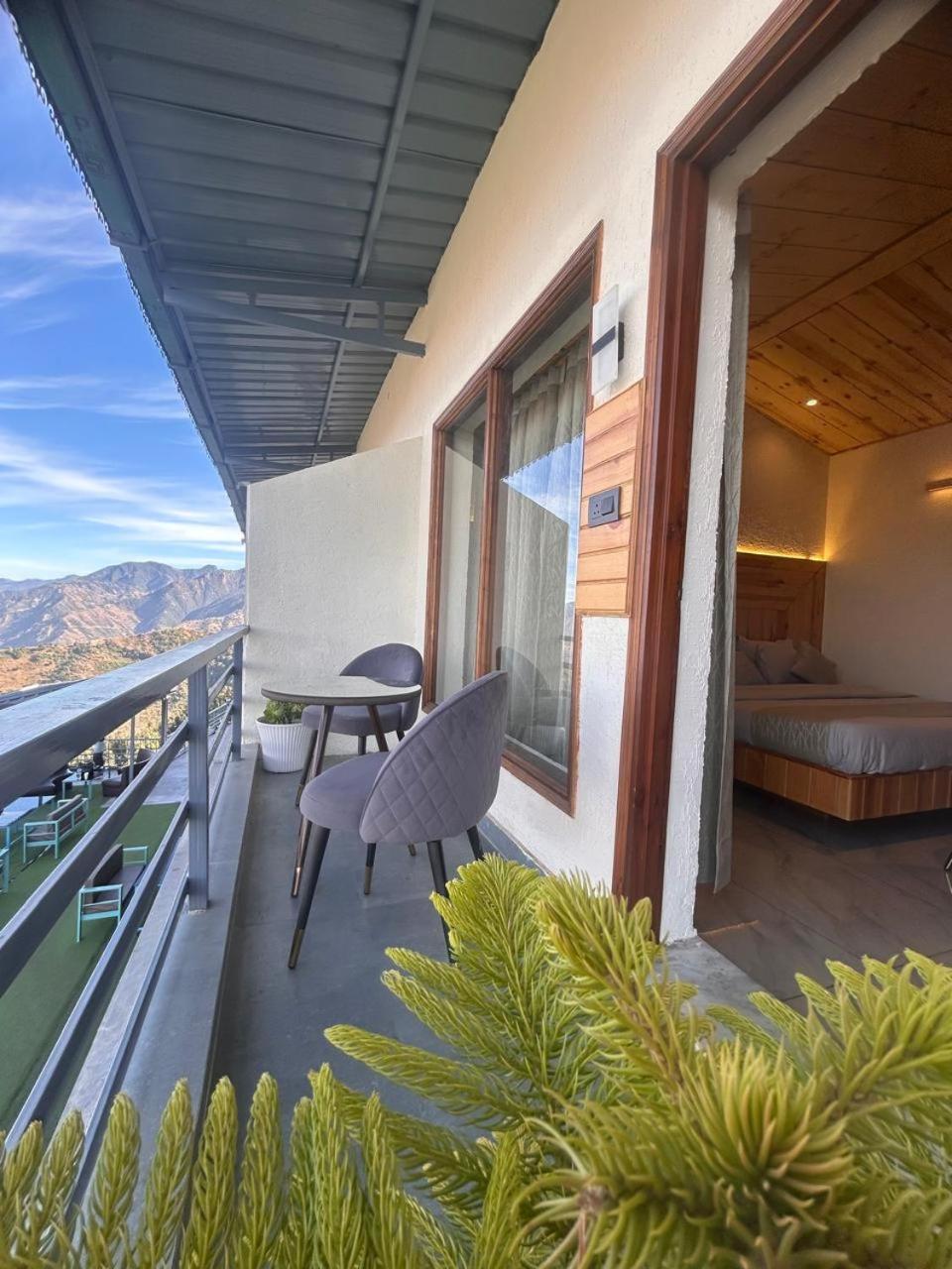 Living On The Edge A Luxury Stay Масурі Екстер'єр фото